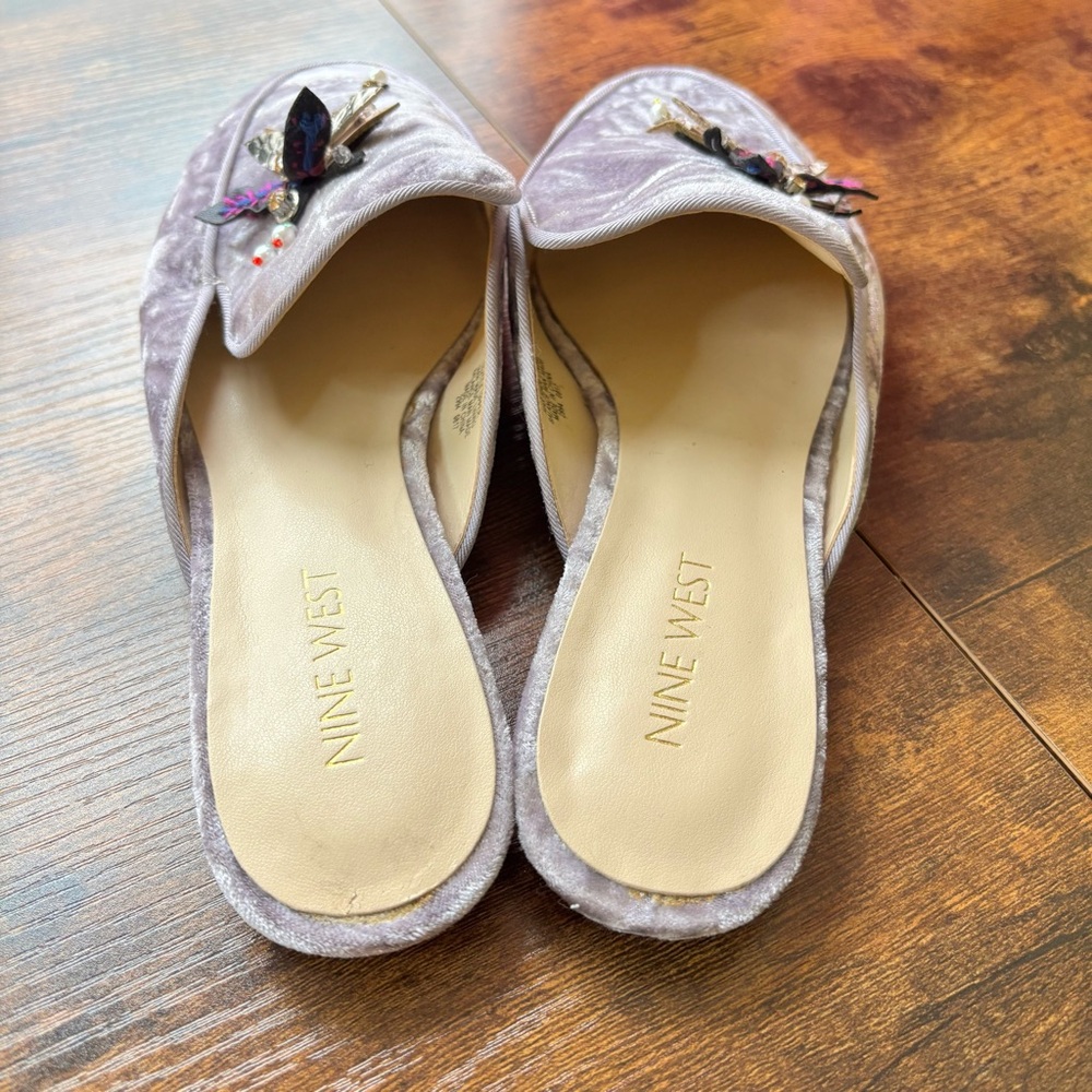 Nine West Lavender Velvet Mules with Dragonfly Embellishments 7.5 - Picture 4 of 8